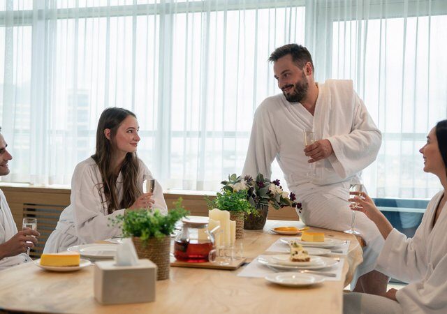 Ośrodki wczasowe nad&nbsp;morzem z&nbsp;pełnym wyżywieniem