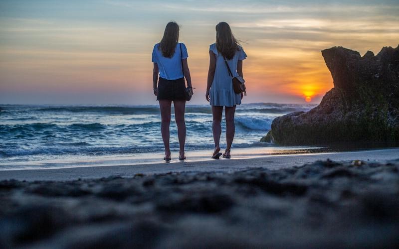 Dwie kobiety na plaży